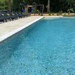 בית נופש Charming French Countryside Escape With Pool